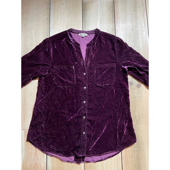 Democracy women's velvet button down shirt/blouse. Burgundy. Rayon blend. Small - Picture 2 of 6